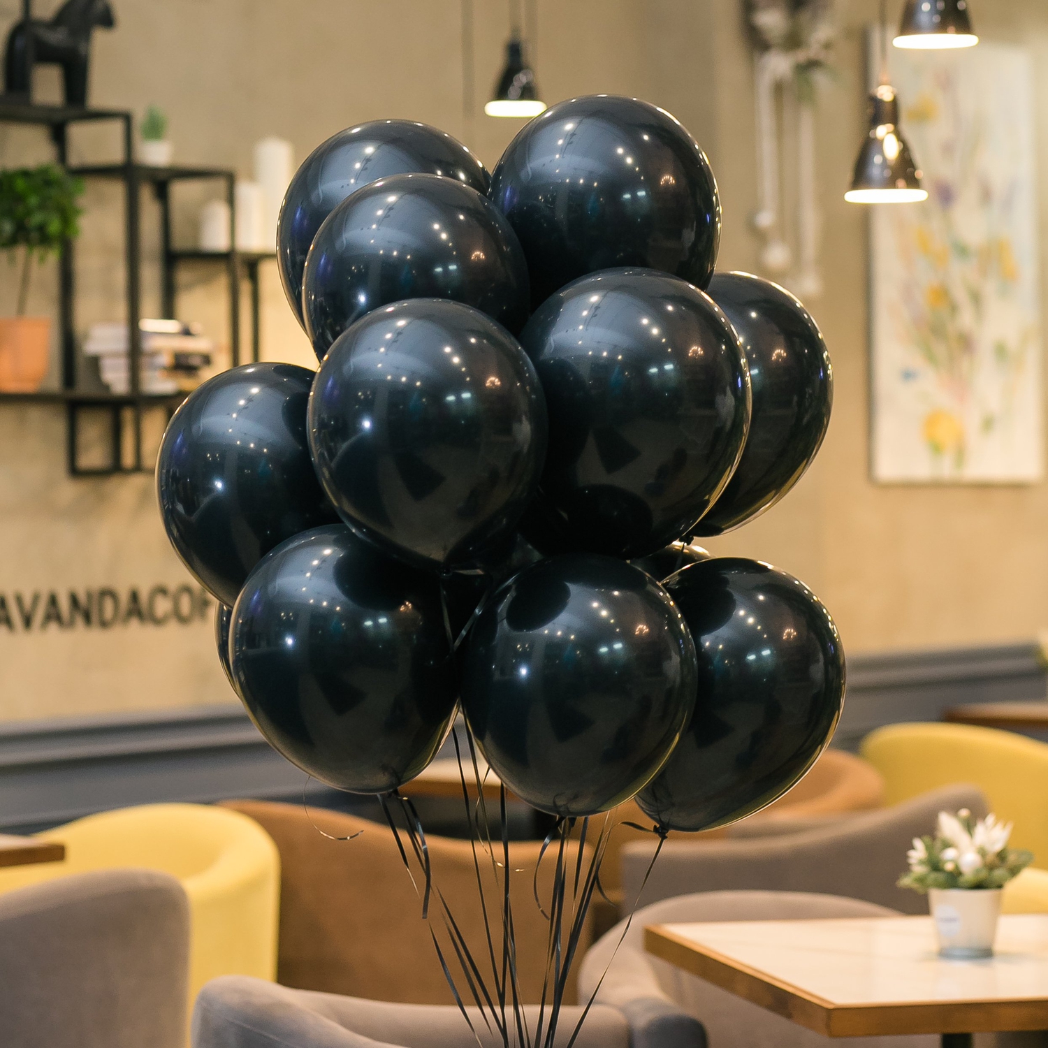 Черный шар с гелием