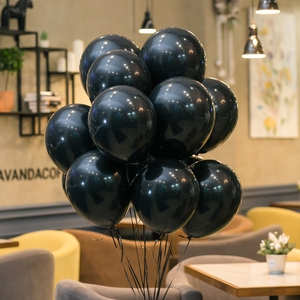 Черный шар с гелием