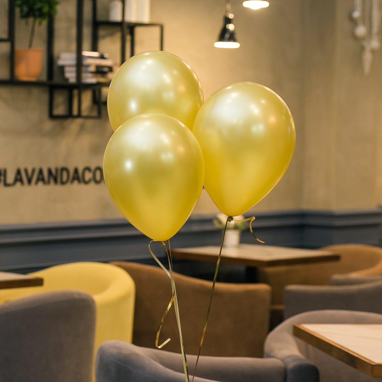 Золотой шар с гелием