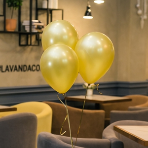 Золотой шар с гелием