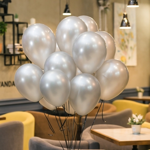 Серебристый шар с гелием