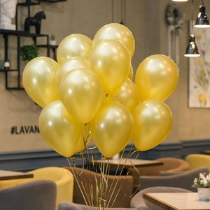 Золотой шар с гелием