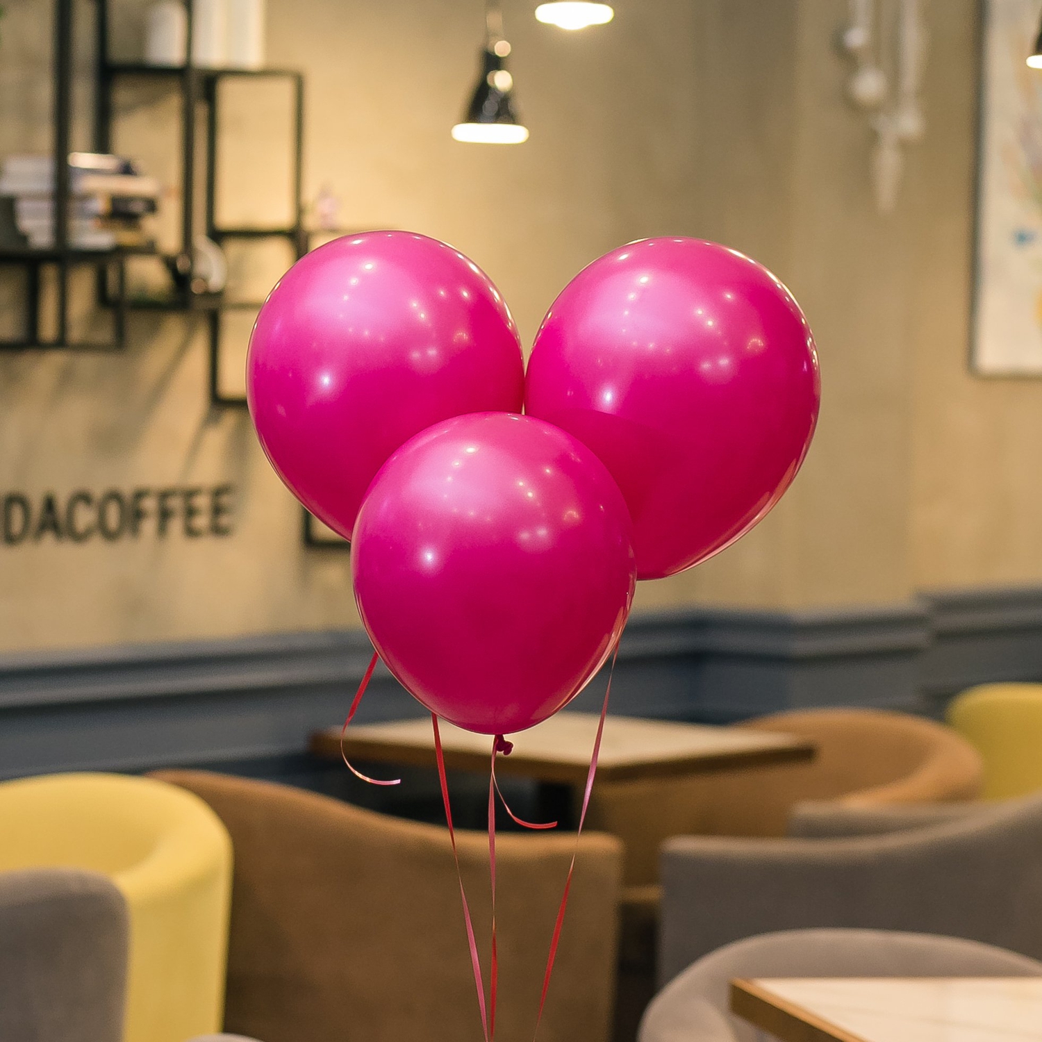 Розовый шар с гелием