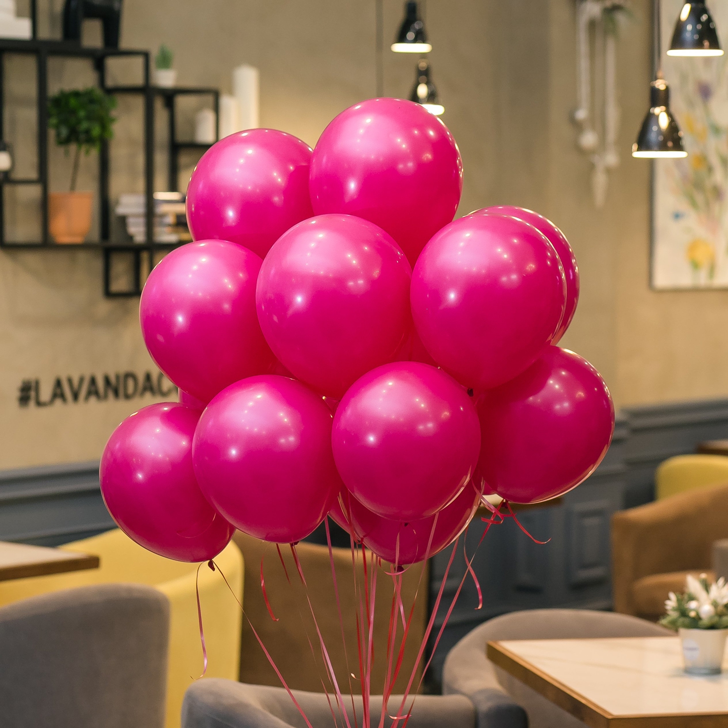 Розовый шар с гелием